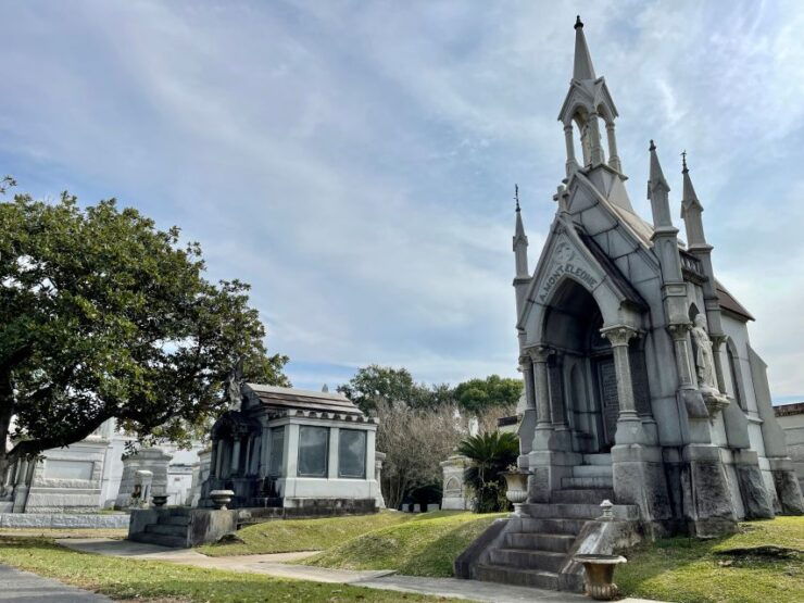 New Orleans: Millionaire's Tombs of Metairie Cemetery Tour - Experience Highlights