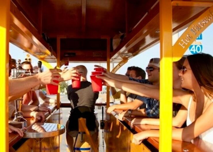 New Orleans: Party Bike Bar Crawl - Experience