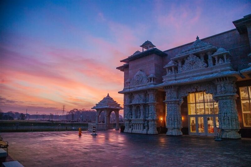 New York BAPS Mandir & Longwood Gardens Full-Day Tour with Architecture - Longwood Gardens: plants, fountains, and design