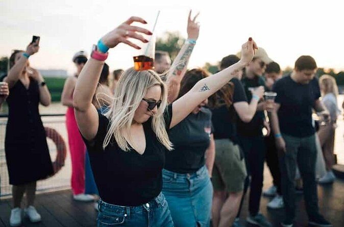 New York City Blue Booze Cruise Experience - Comfort and accessibility