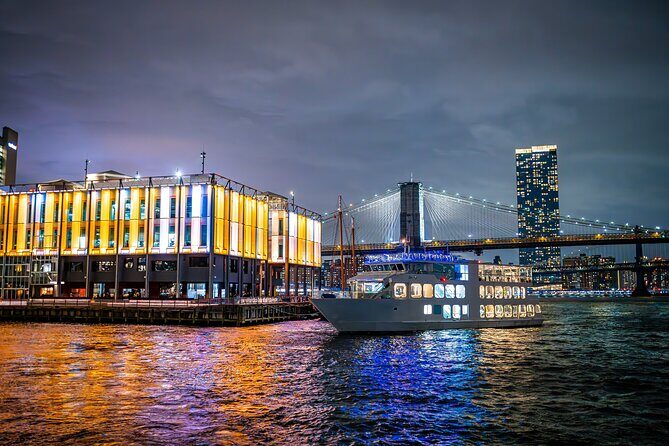 New York City Dinner Cruise on Luxury Yacht with Live Music - Music and Atmosphere
