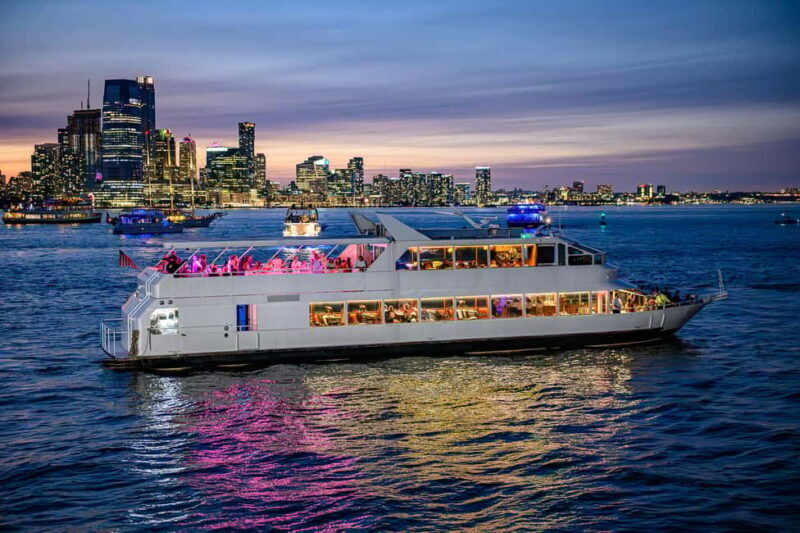 New York City: Gourmet Dinner Cruise with Live Music - The Cruise Experience: In Detail