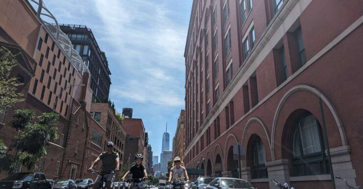 New York City: Not the Highlights of Manhattan Bike Tour - Experience Offered