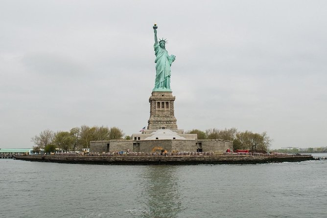 New York City Sightseeing Cruise: Statue of Liberty & Manhattan Skyline - Boat Condition and Sightseeing Experience
