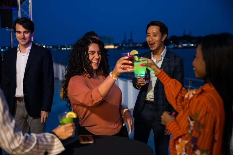 New York City: Sip 'N Groove Evening Cruise with Live DJ - A Closer Look at the Experience