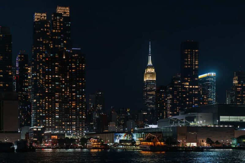 New York City: Sip 'N Groove Evening Cruise with Live DJ - FAQs