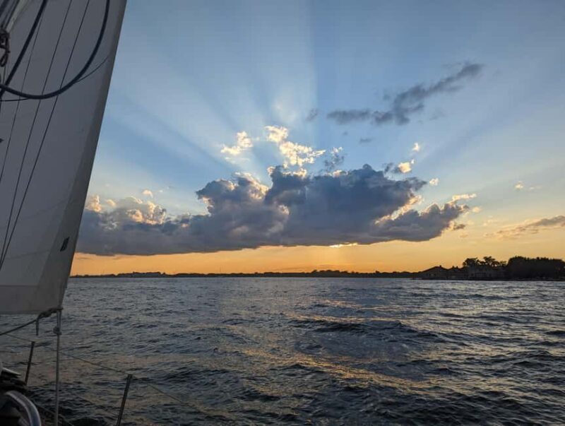 New York City: Statue of Liberty Sailing Charter - FAQ  