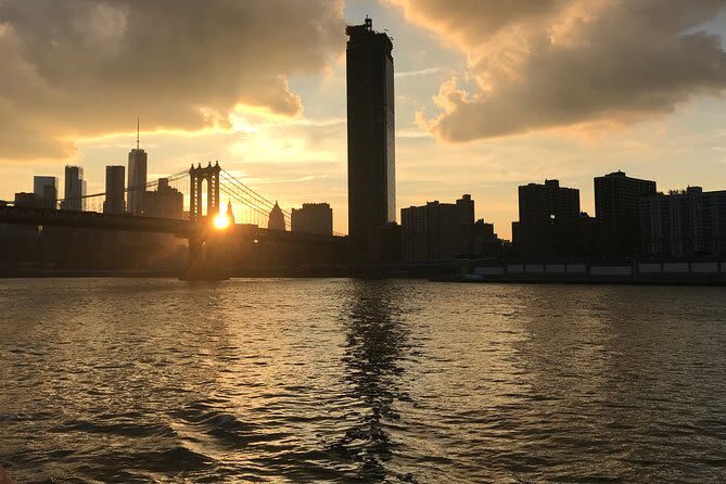 New York Harbor Lights Cruise by Circle Line - Guide commentary and the free app
