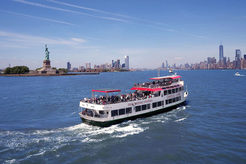 New York Landmarks Cruise by Circle Line - Comfortable boat, with snacks for sale