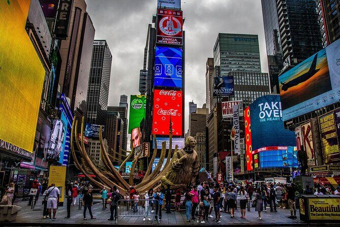New York: Times Square Evening Walking Tour with Hot Dog - What Travelers Can Expect