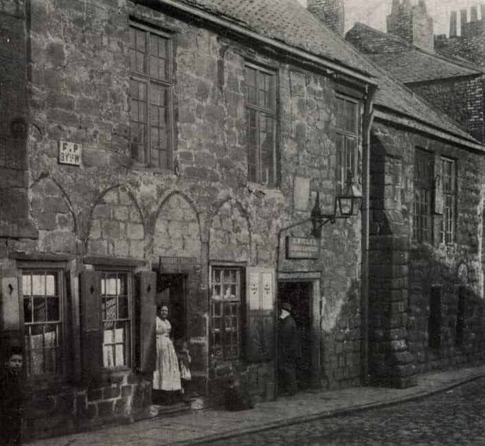 Newcastle: Blackfriars History Tour, Lunch & Sparkling Wine - Exploring the History of Blackfriars