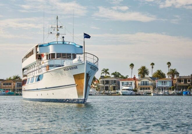 Newport Beach: Christmas Day Buffet Brunch or Dinner Cruise - Experience and Cancellation Policy