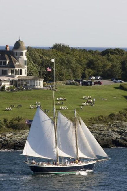 Newport: Day Sail on Narragansett Bay Aboard Aquidneck - Onboard Amenities