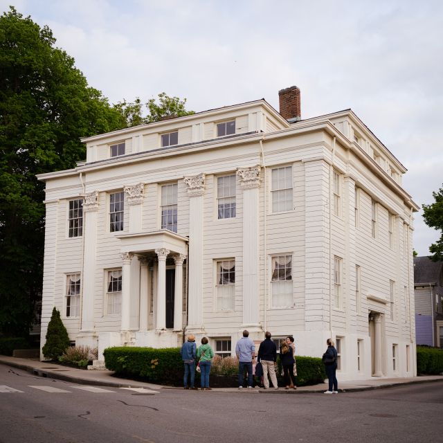 Newport: Golden to Gilded Age Guided Walking Tour - Experience