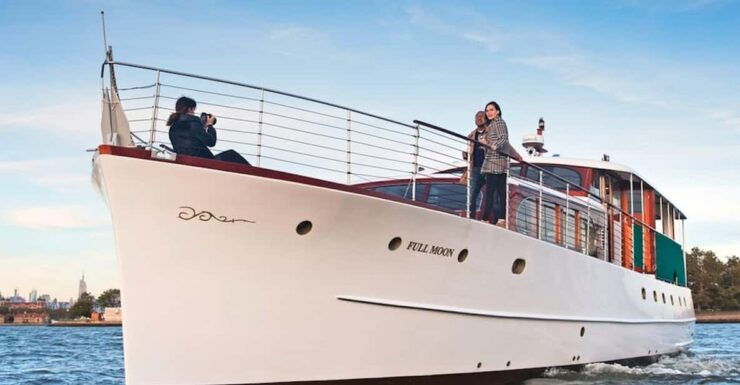 Newport: Narragansett Bay Classic Yacht Cruise on Full Moon - Good To Know
