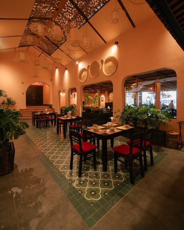 NGON Pho Da: Homey Vietnamese Cuisine & Dining Show in Da Nang - A homey setting for families and groups