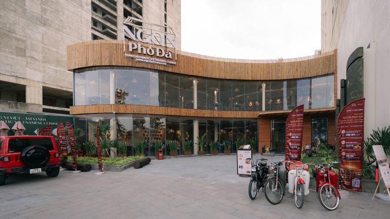 NGON Pho Da: Homey Vietnamese Cuisine & Dining Show in Da Nang - Who should choose this Da Nang dinner?