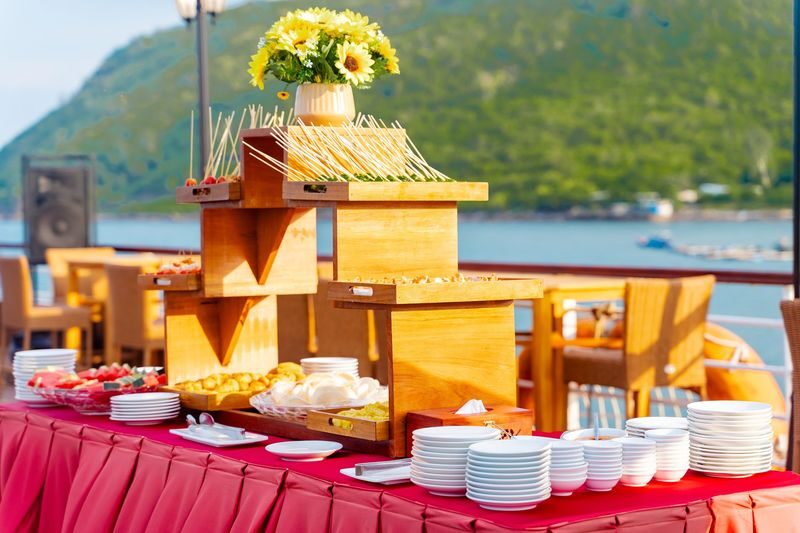 Nha Trang Luxury Dinner Cruise on Emperor Legend with Seafood - Violin, guitar, and the pace of the evening