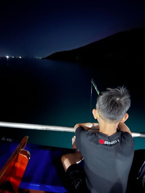 Nha Trang Night Squid Fishing Tour - Experience Highlights and Activities