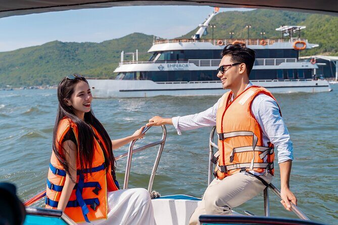 Nha Trang Scenic Day Cruise with Snorkeling, Kayak & Lunch - Food & Beverage Experience