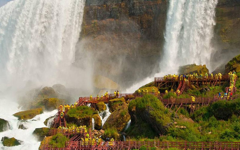 Niagara Falls and Cave of the Winds half-day walking and boat tour - A guide can make the half-day count