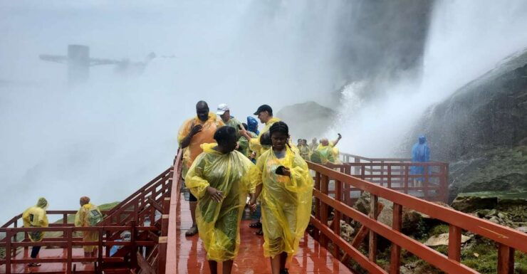 Niagara Falls Canada & USA: Small Group Deluxe Tour - Experience the Power of the Falls