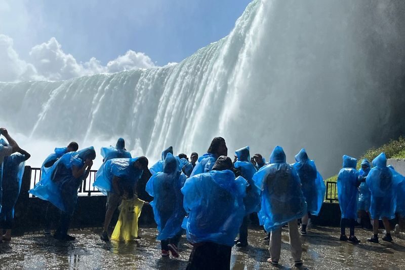 Niagara Falls Day and Evening Tour - Who gets the most from this tour