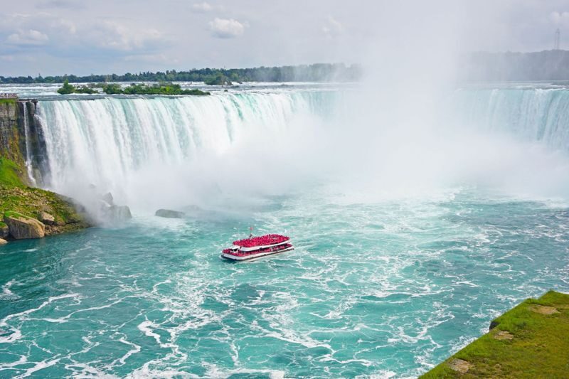 Niagara Falls Day Tour, Boat Cruise and Journey Behind the Falls - Four Hours to See the Falls
