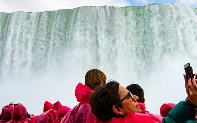 Niagara Falls Full-Day Bus Tour from Toronto with Cruise - The cruise: a second view, with the route still unclear