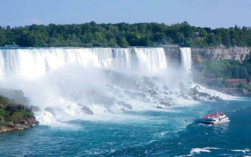 Niagara Falls Iconic Waterfalls and Observation Decks Day Tour - The people behind a long day