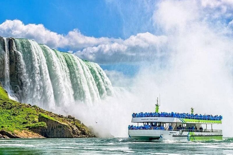 Niagara Falls Maid of the Mist and Cave of the Winds Tour - The highlights, at a glance