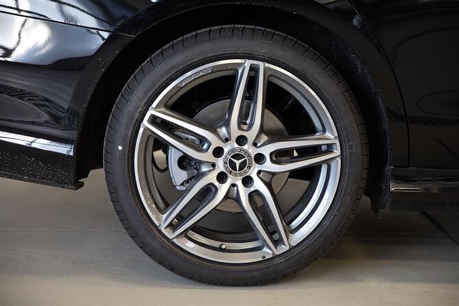 Niagara Falls or Pearson Airport Toronto Executive Black Car Service - Group Size and Pricing Information