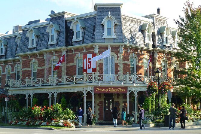 Niagara-on-the-Lake: Guided Vehicle Tour Prettiest Town in Canada - An In-Depth Look at the Tour Experience