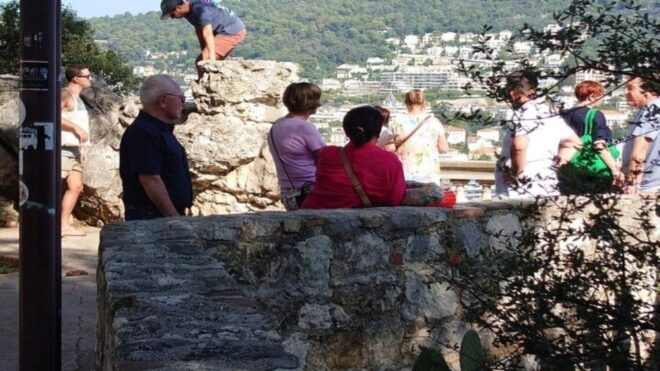 Nice : Old Town and Castle Hill Walking Tour - Tour Description