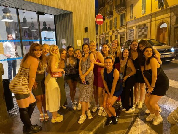 Nice: Pub / Bar Crawl Group Size 6 Person - Booking Process
