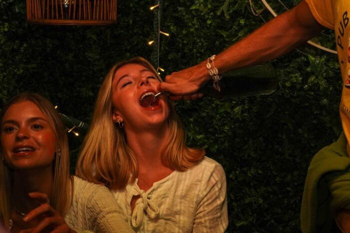 Nice :Pub Crawl With 6 Free Shots and VIP Bars&Club Access - Capturing Unforgettable Memories