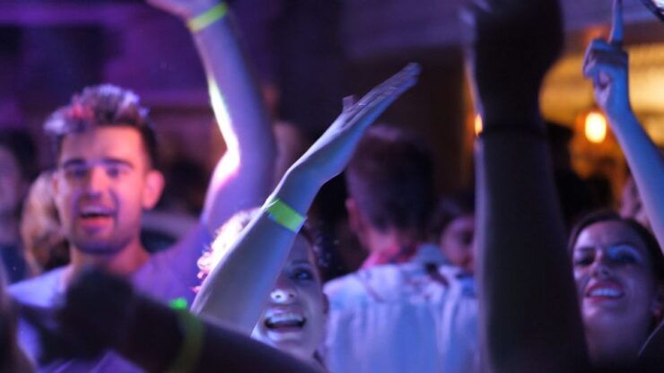 Nice: Riviera Bar Crawl Party With Free Shots and VIP Entry - Experience Highlights of the Bar Crawl