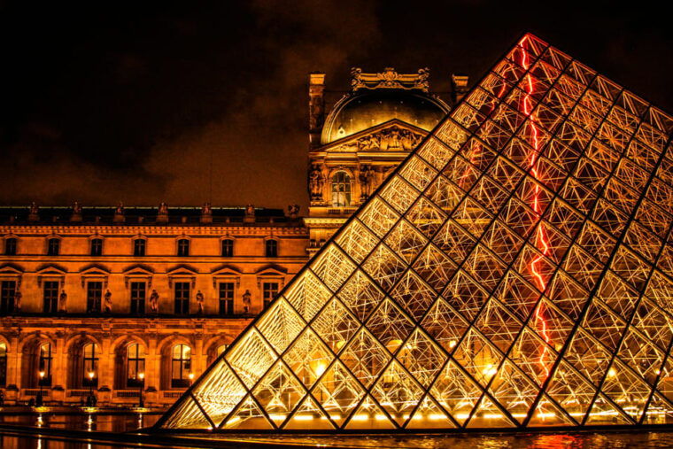 Night at the Louvre Museum: 6-people Max Guided Exploration - Highlights of the Tour