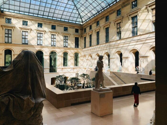 Night at the Louvre Museum: 6-people Max Guided Exploration - Meeting Point Details