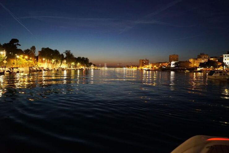 Night Cruise Around City With Unlimited Sparkling Wine - Experience Highlights