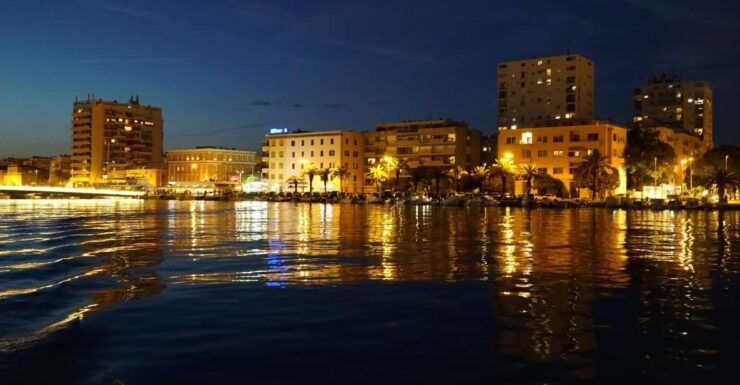 Night Cruise Around City With Unlimited Sparkling Wine - Experience Highlights and Landmarks