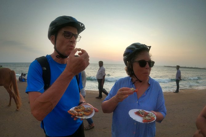 Night Cycling From Colombo - Admire Landmarks and Learn Their History