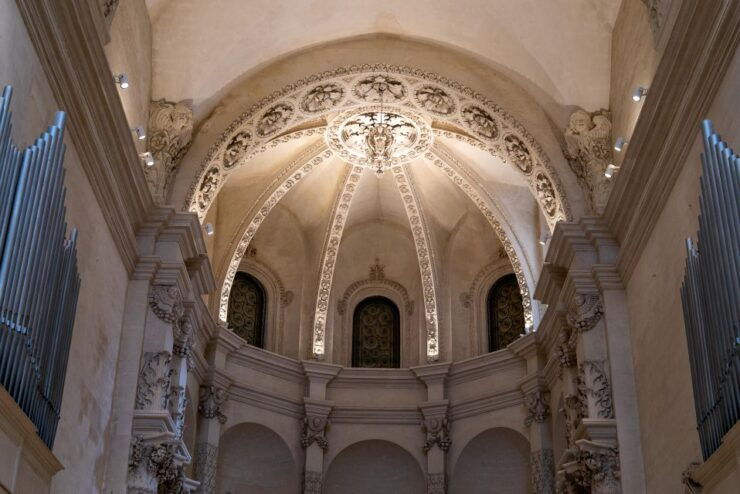 Night in Santa Croce - Explore the Rose Window