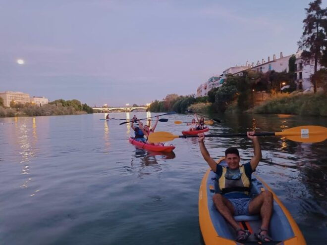 Night Kayak: Historic Seville, Triana and La Cartuja - Photo Opportunities