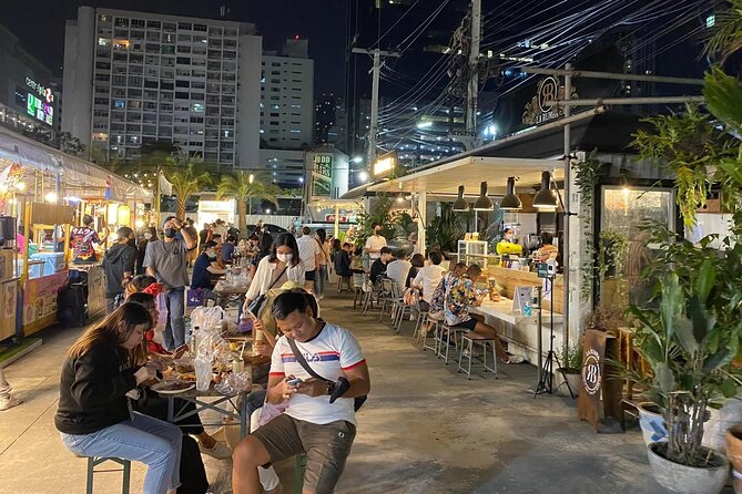 Night Life in Bangkok - Jodd Fairs Train Night Market(Joint) - Reviews