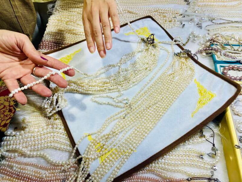 Night Market Haggling Adventure with an English Guide! - The Sum Up