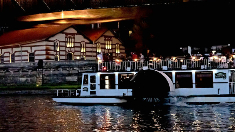 Night Vistula River Cruise in Krakow - What a night cruise changes