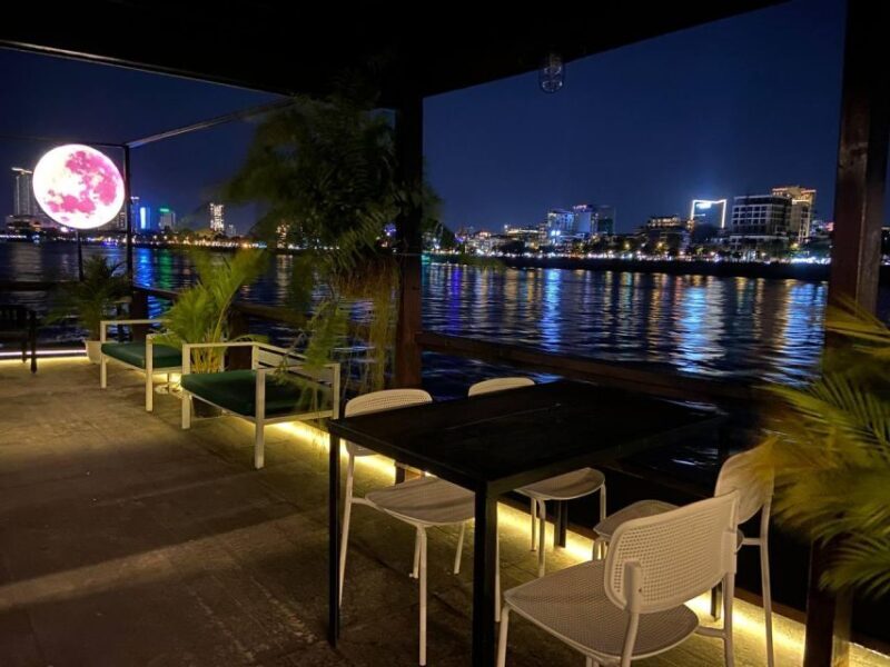 Nightlife three hours food tours - A Deep Dive into the Phnom Penh Nightlife Food Tour