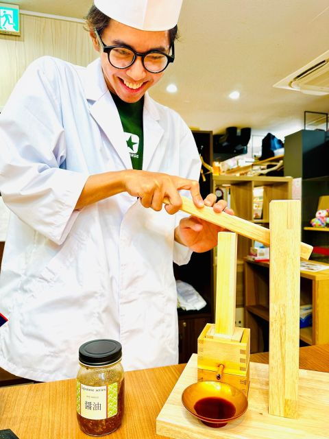Nigiri-Zushi Making and Soy Sauce Squeezing - The Art of Nigiri-Zushi Making