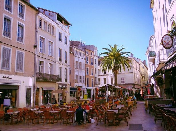 Nimes: Private Walking Tour of the Historical Center - Strolling Through Historic Streets
